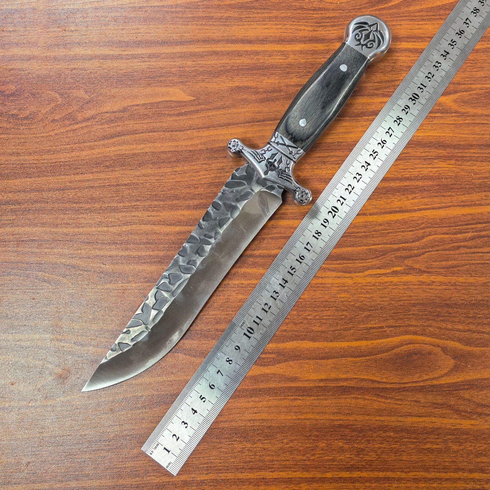 Tactical Knife Outdoor Fixed Knife for Survival, featuring a 440 steel blade, suitable for camping, hiking, and as a Christmas or Thanksgiving gift.